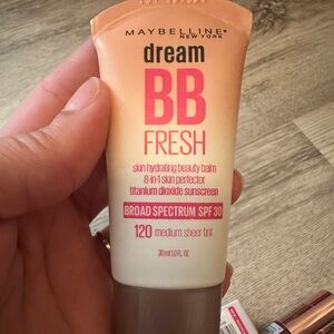 Maybelline BB Fresh skin tint Natural Finish Shade 120